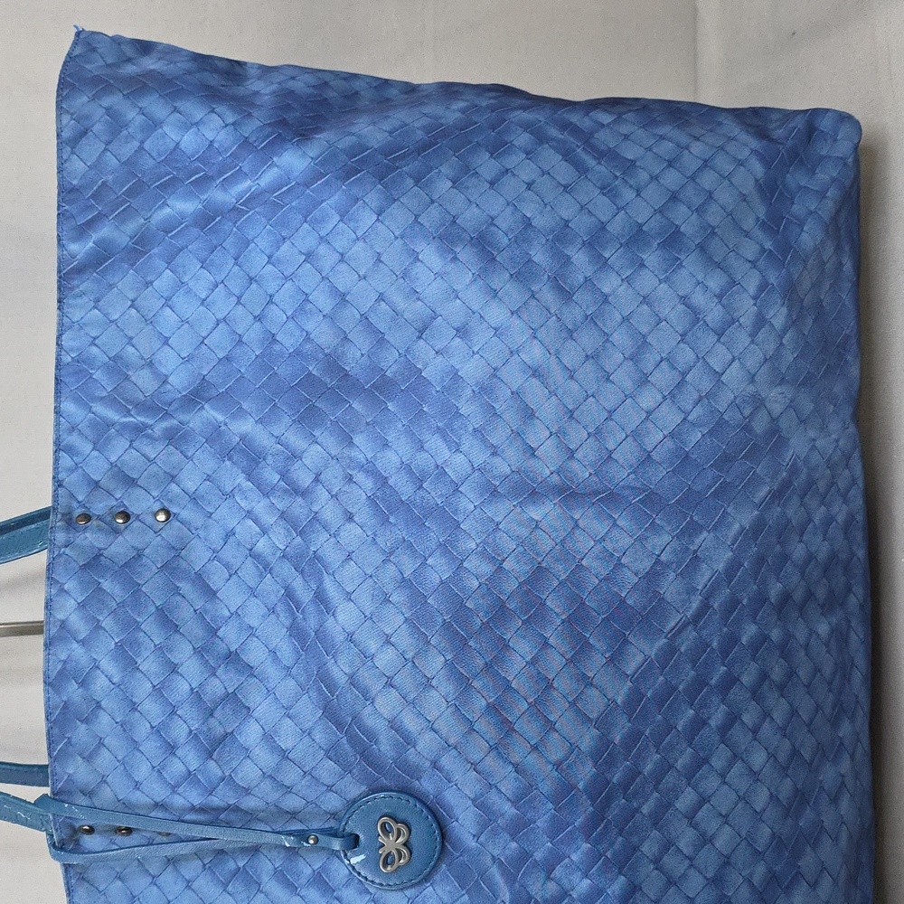 Bottega Veneta Navy Blue Intrecciato Leather Tote - Picture 4 of 16